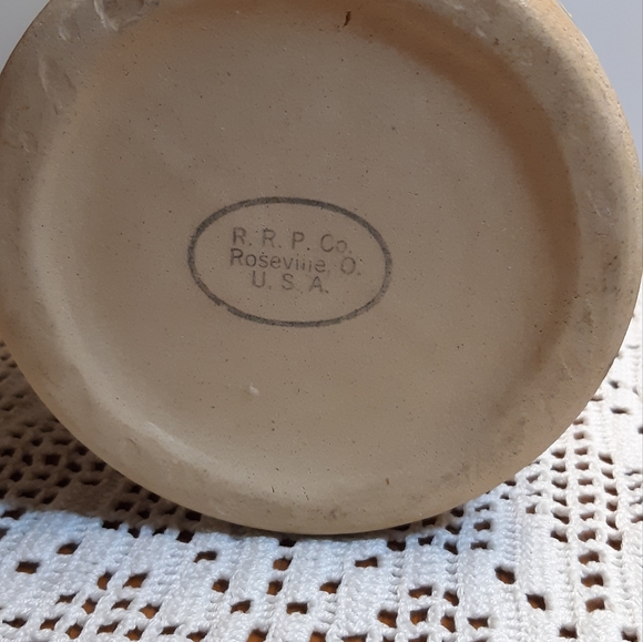 VINTAGE ROSEVILLE VASE - Picture 3 of 5